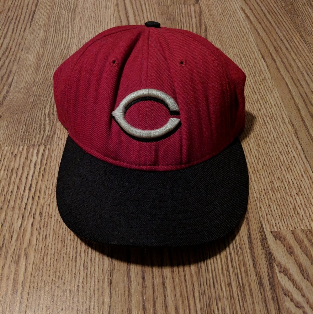 Reds new era 59fifty hat 6 7/8 Worn